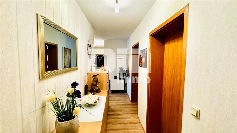 Schönes Mehrfamilienhaus geteilt nach WEG mit umfangreichen Nutzflächen und Traumgrundstück - WE1 - Souterrain Flur / Diele